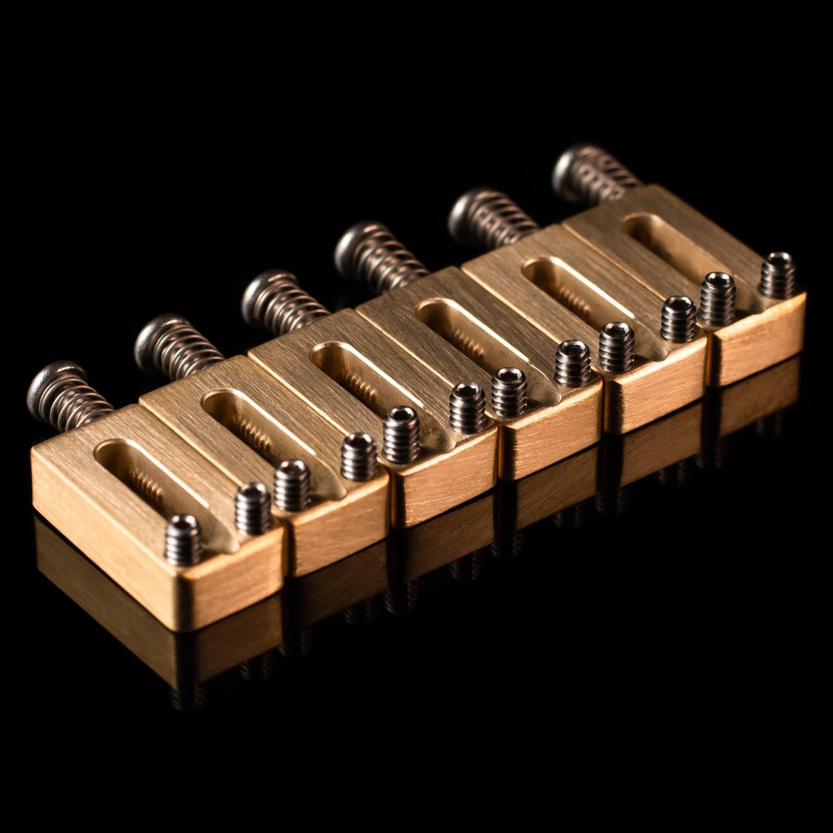 ⁦אוכפים לגיטרה חשמלית Killer Guitar Components - Killler Guitar Brass Saddles OFFSET 10.5mm⁩ – תמונה ⁦2⁩