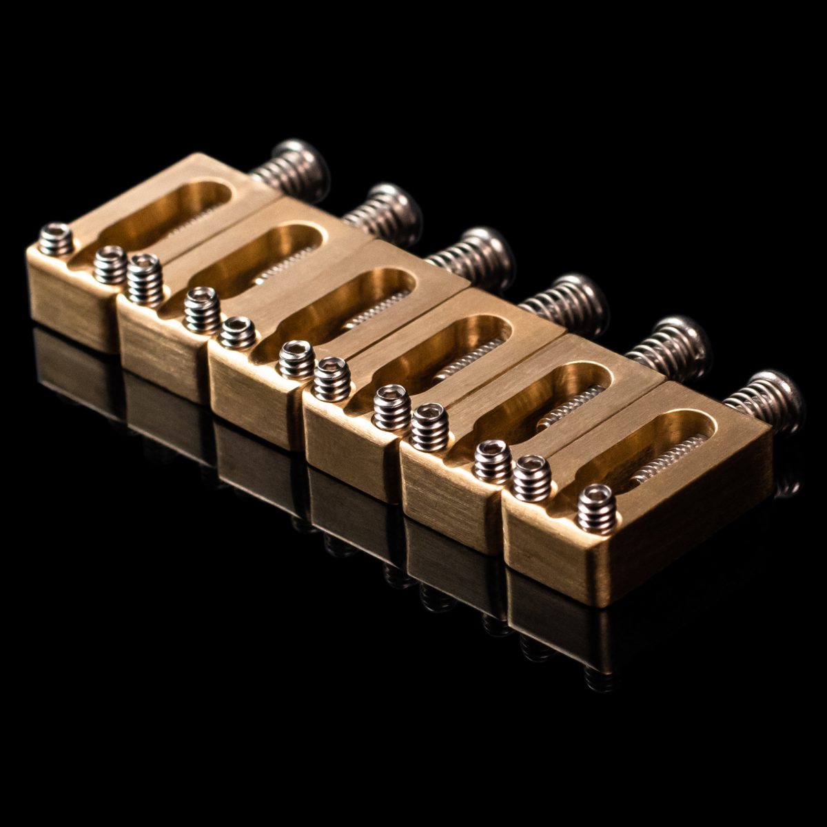 ⁦אוכפים לגיטרה חשמלית Killer Guitar Components - Killer Brass Saddles 10.5mm⁩ – תמונה ⁦3⁩