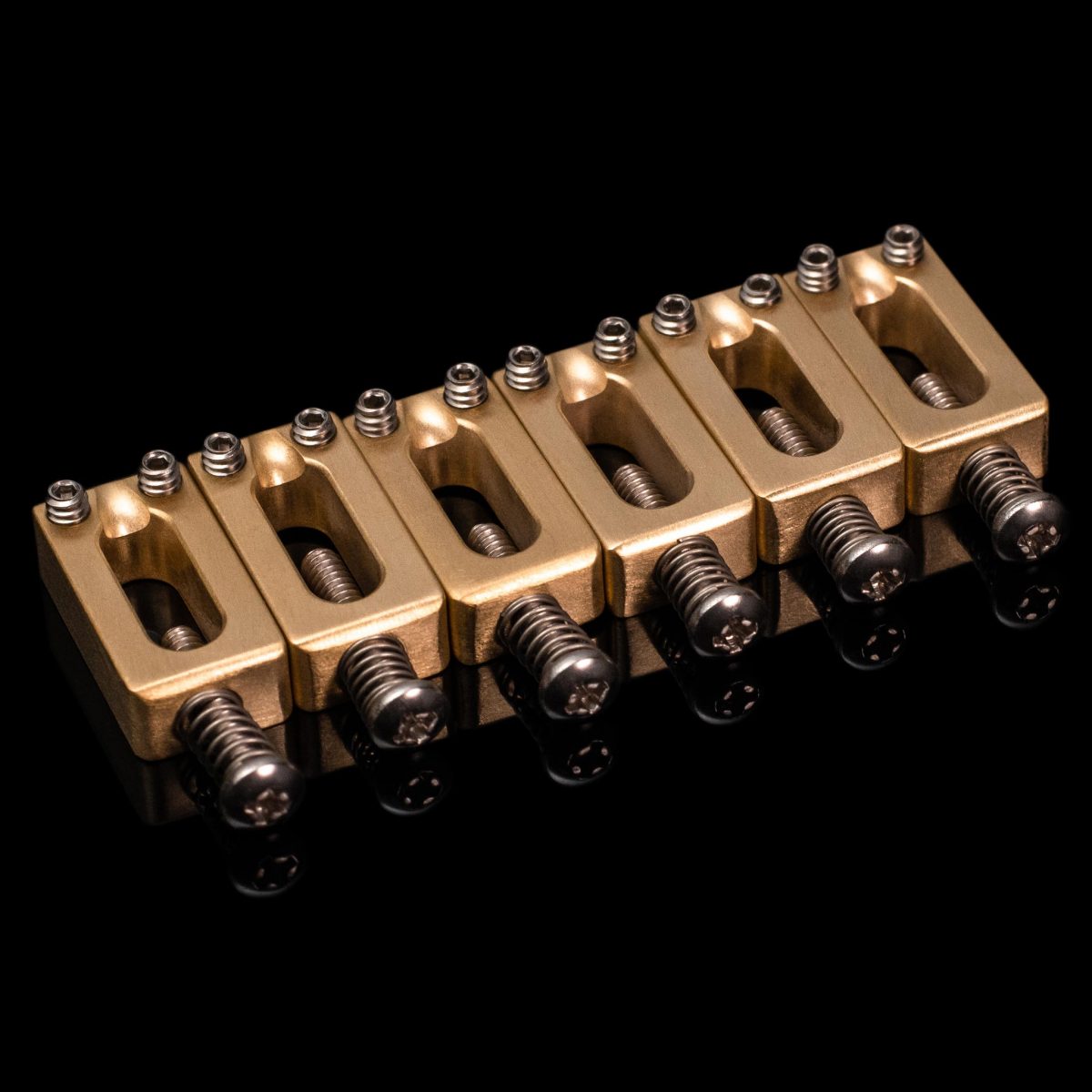⁦אוכפים לגיטרה חשמלית Killer Guitar Components - Killer Brass Saddles 10.5mm⁩ – תמונה ⁦2⁩