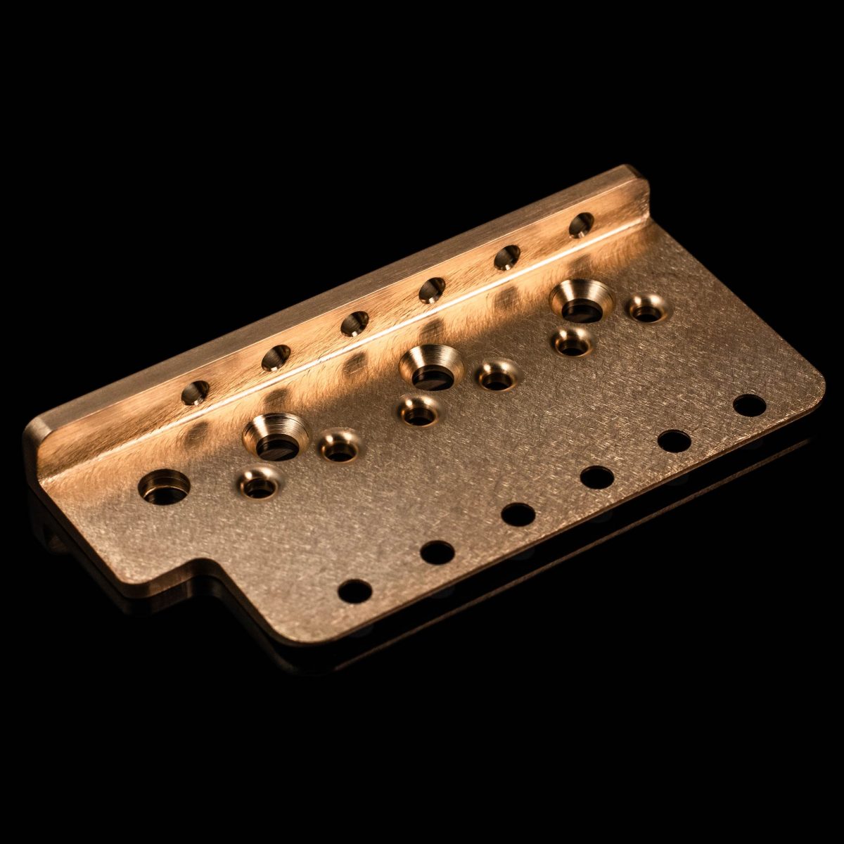 פלטה לגשר סטראט Killer Guitar Components Killer Brass Plate MIM - Stratocaster