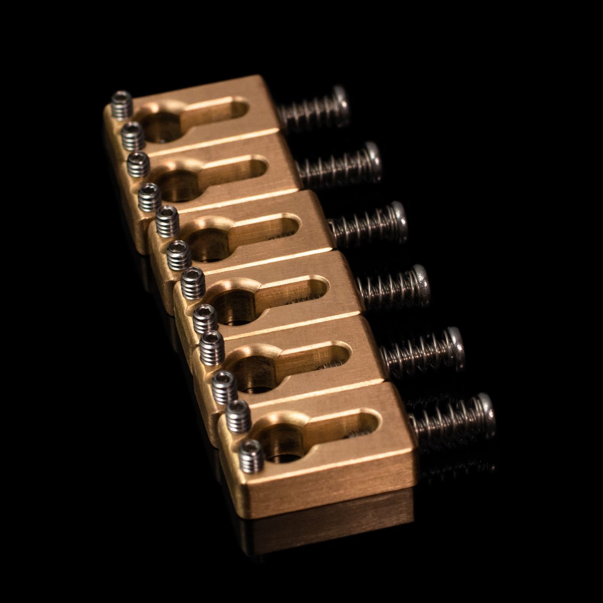 ⁦אוכפים לגיטרה חשמלית Killer Guitar Components - Killer Keyhole Brass Saddles 11.2mm⁩ – תמונה ⁦2⁩