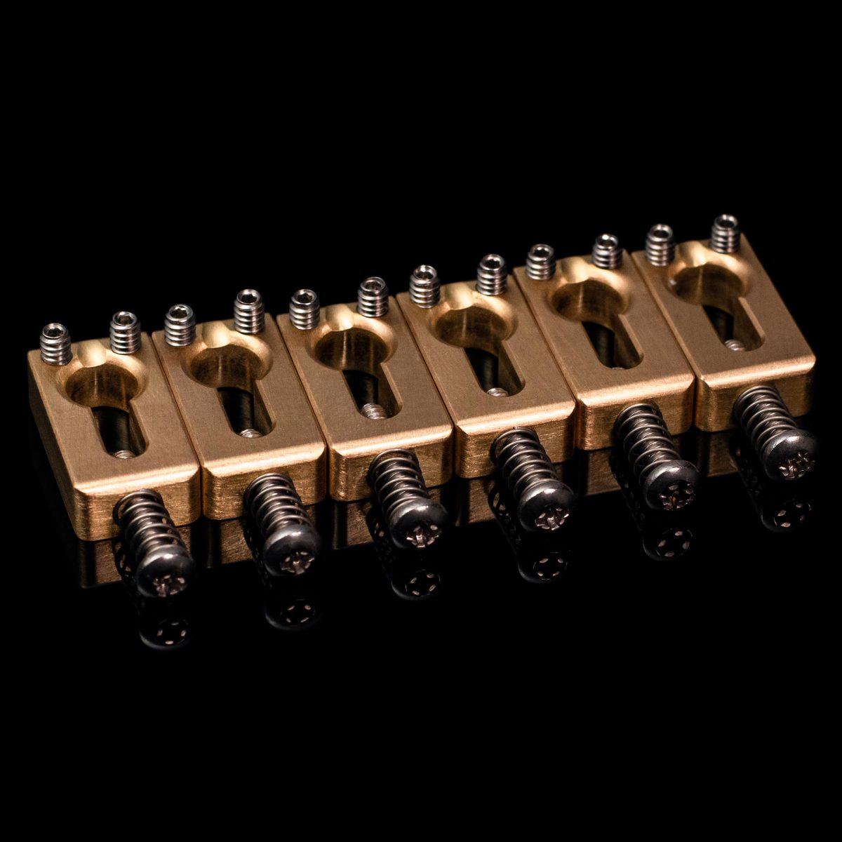⁦אוכפים לגיטרה חשמלית Killer Guitar Components - Killer Keyhole Brass Saddles 11.2mm⁩ – תמונה ⁦3⁩