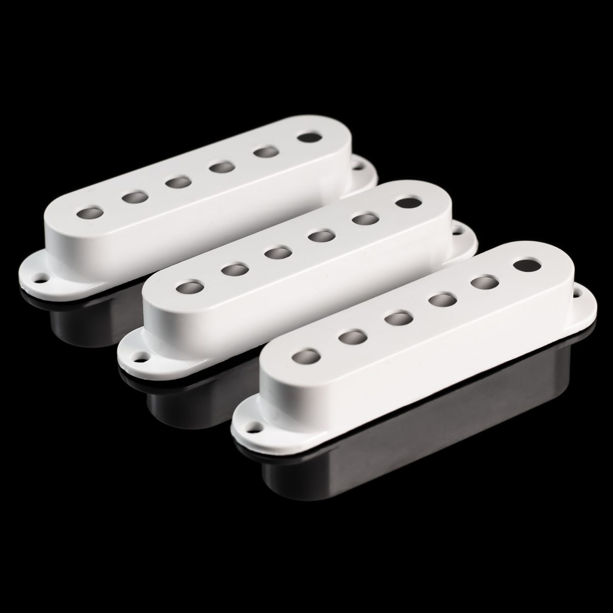 סט 3 כיסויים קאברים לבן לפיקאפים Strat Single Coil Pickups